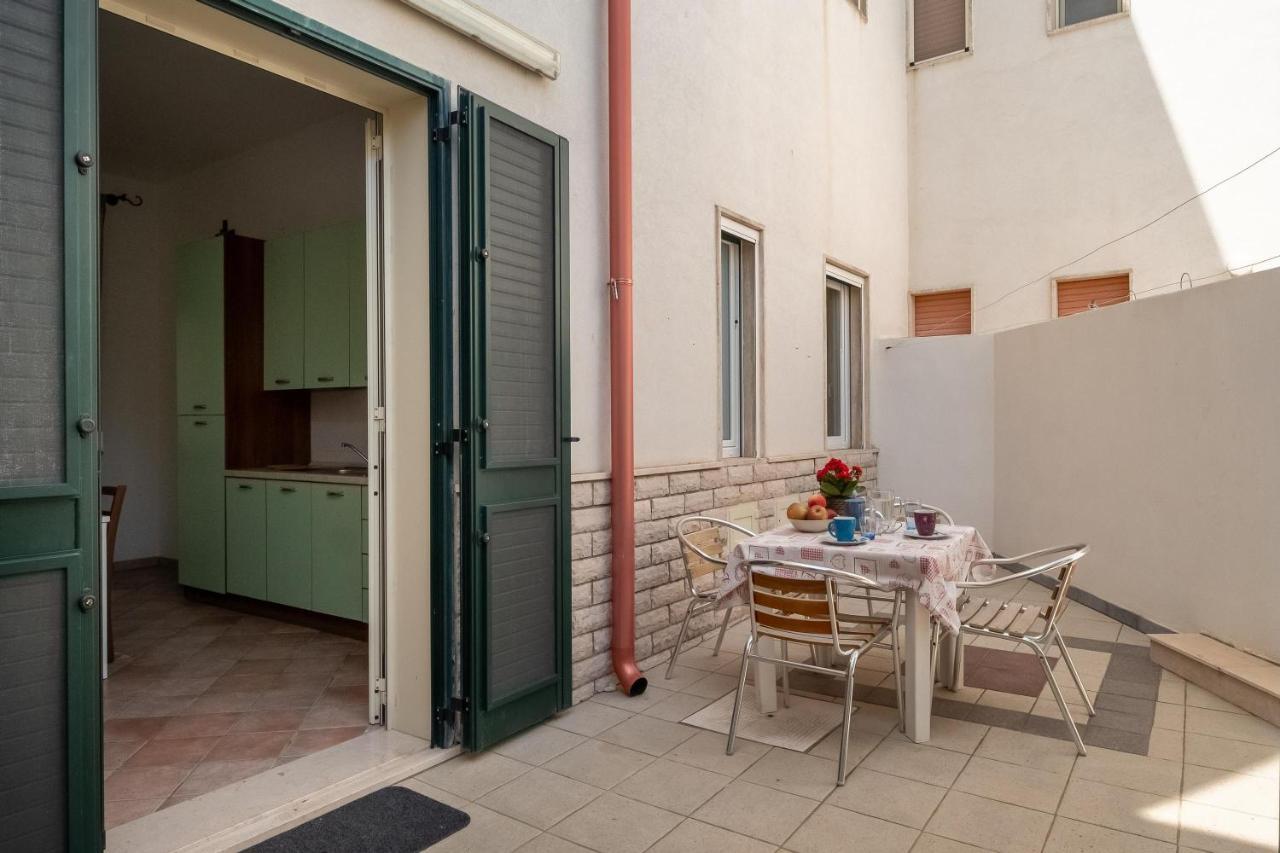 Casa Vacanze Kaloceri Torre dell'Orso Bagian luar foto